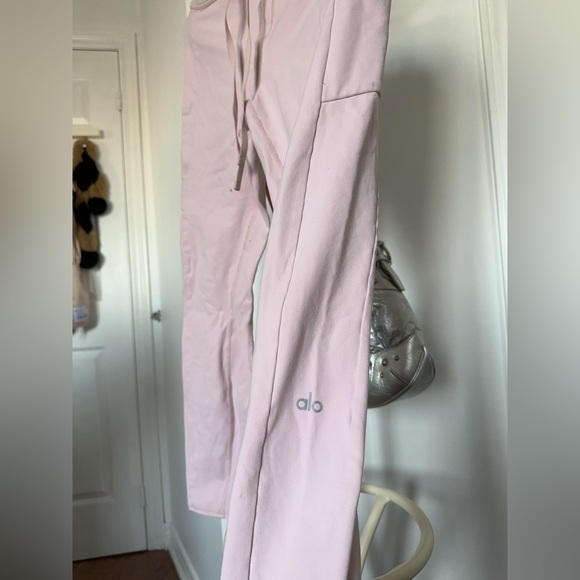 ALO Yoga Blush Leggings - Picture 3 of 6